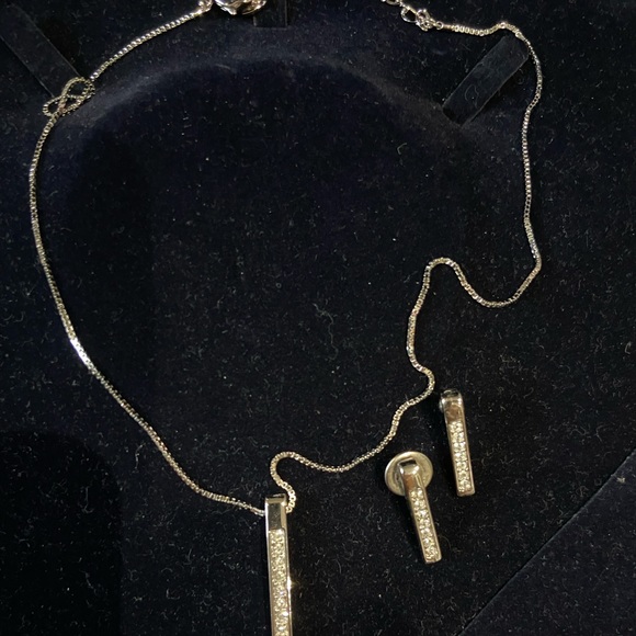 Swarovski earrings and necklace set - Picture 3 of 3